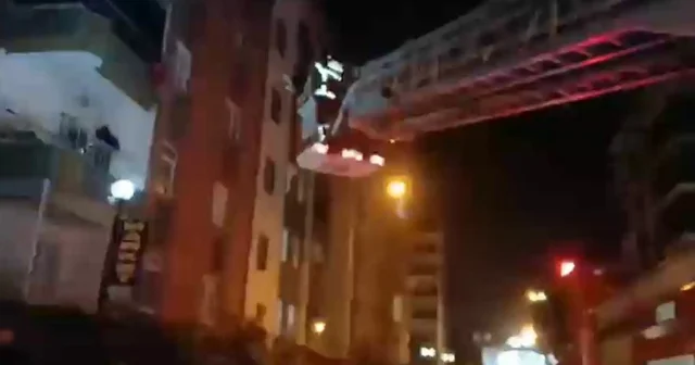 Yanan evin balkonunda mahsur kalan çocuk, kurtarıldı Ordu Haberleri