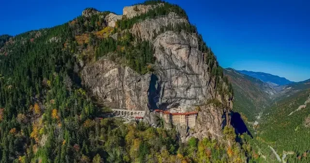 Sümela ve Vazelon manastırlarında sonbahar güzelliği VİDEO İZLE