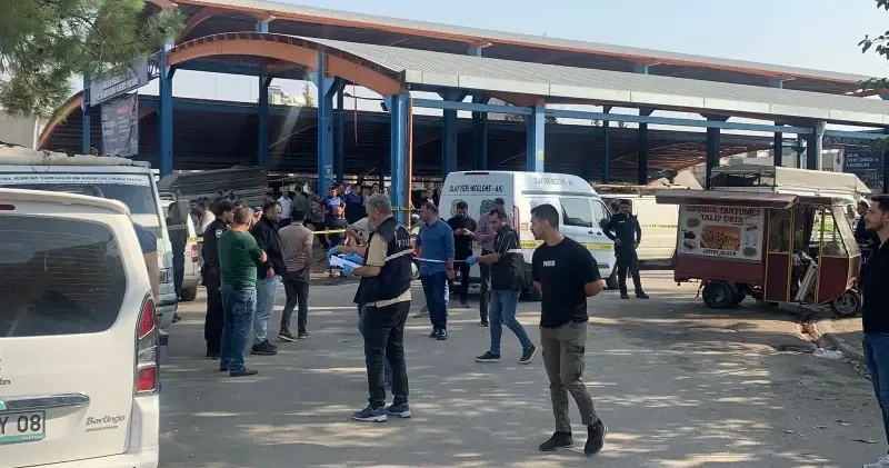 Adana da silahlı çatışma: Tezgah açan tantunici öldü 6 kişi yaralandı Adana Haberleri