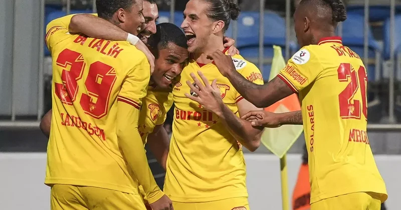 Göztepe deplasmanda 3 puanı 3 dakikada aldı