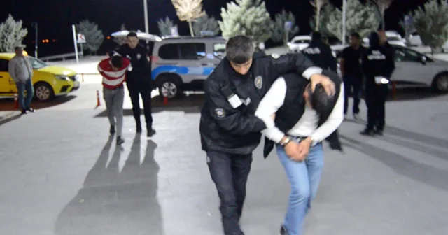 Alkollü ve ehliyetsiz sürücü, dur ihtarına uymayınca kaza yapıp yakalandı Aksaray Haberleri