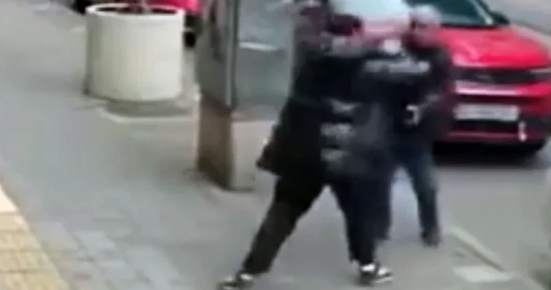 Ev sahibini sokakta darbetti Son dakika haberleri