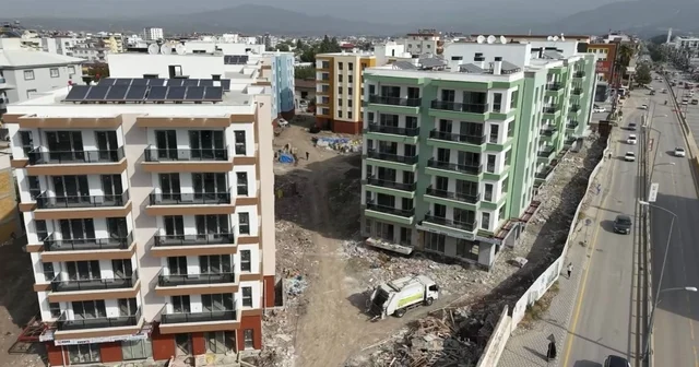 Osmaniye de yeniden inşa süreci tüm hızıyla devam ediyor Bölgede yapımı süren 127 kalıcı konut ve 28 iş yeri inşaatında sona yaklaşıldı Osmaniye Haberleri