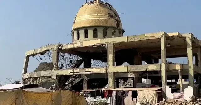 Evi yıkılan Gazzeliler camiye sığındı VİDEO İZLE