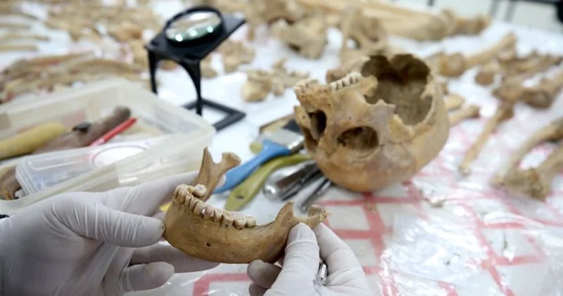 Malazgirt te çıkarılan insan iskeletlerinin sırrı araştırılıyor