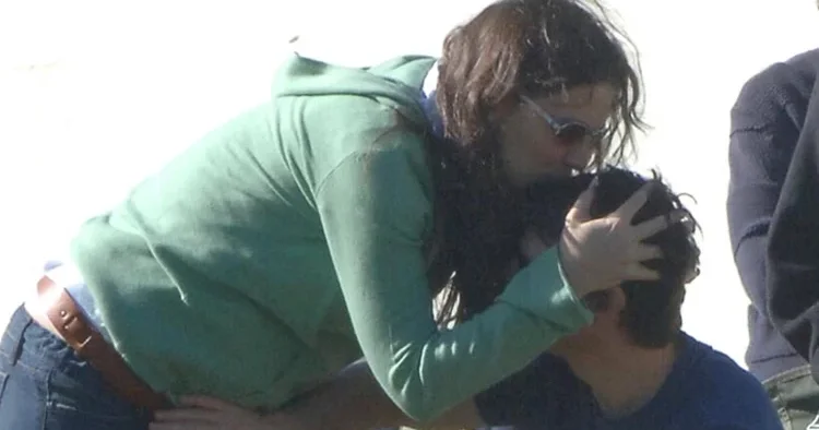 Hayatını adadığı mesleğinden servet kazandı... Ama bir aileye bile sahip olamadı... Yalnız geldi, yalnız gidecek: O kendinden başkasını sevemez ki!