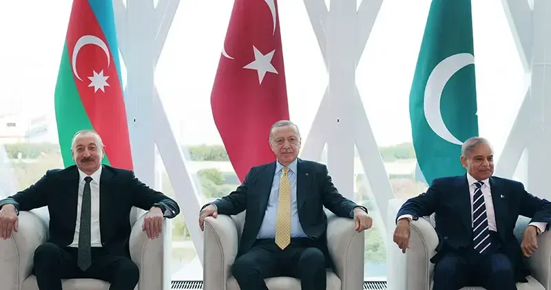 Cumhurbaşkanı Erdoğan, Azerbaycan Cumhurbaşkanı Aliyev ve Pakistan Başbakanı Şerif ile görüştü