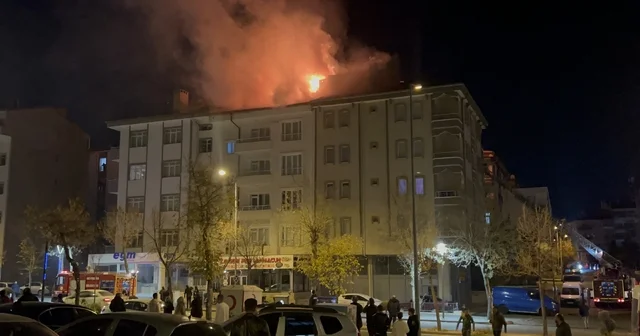 Nevşehir de 4 katlı binanın çatısında yangın Nevşehir Haberleri
