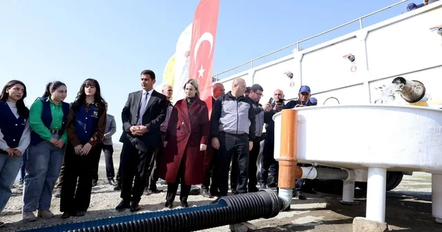 Hibe edilen 300 bin sazan balığı yavrusu, Haydar Aliyev Göleti ne bırakıldı Iğdır Haberleri