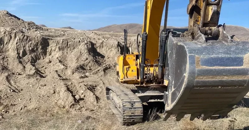 Ekskavatörle kazıya suçüstü; 4 gözaltı