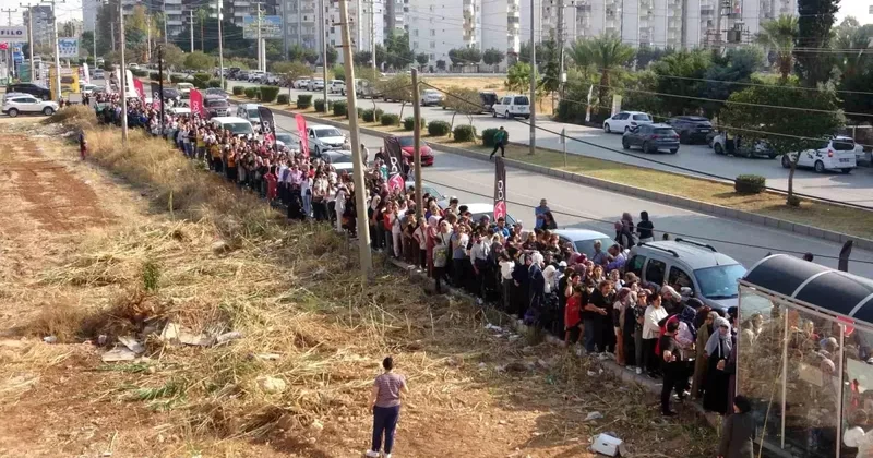 Mersin de Açılışta Kuyruk Sıkıntısı