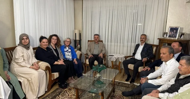 MHP, Terörsüz Türkiye hedefiyle kapı kapı vatandaşla buluşuyor MHP Genel Sekreteri İsmet Büyükataman: Terörsüz Türkiye için vatandaşlarımızla birebir temas kuruyoruz MHP Genel Sekreteri İsmet Büyükataman dan vatandaş ziyareti Bursa Haberleri