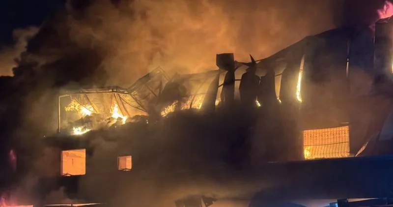 Adana da hırdavat dükkanında yangın çıktı