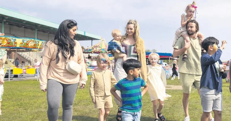 Ara tatilde şehrin sahnesi çocukların