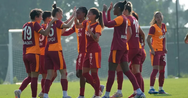 Derbide ağır hezimet! Galatasaray, Beşiktaş ı 5 golle yıktı