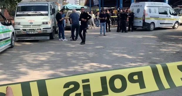 Adana haberleri Yer: Adana! Semt pazarında silahlı çatışma: Ölü sayısı 2 ye çıktı, 5 yaralı 08 Kasım 2025