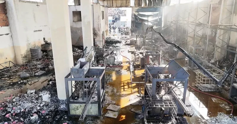 Kocaeli de 6 kişiye mezar olan deponun içi görüntülendi! İçerde çocuklar ve kadınlar bağırıyordu