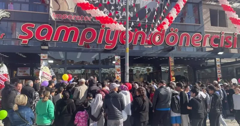 Ankara’da 1 liraya satılan tavuk döner ve ayrana vatandaşlardan yoğun ilgi