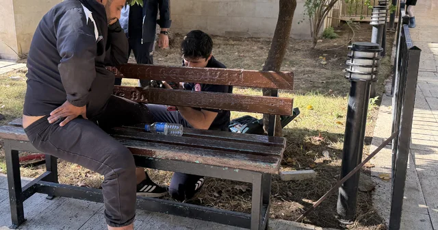 Uyurken bacağını banka sıkıştırdı, itfaiye kurtardı Antalya Haberleri