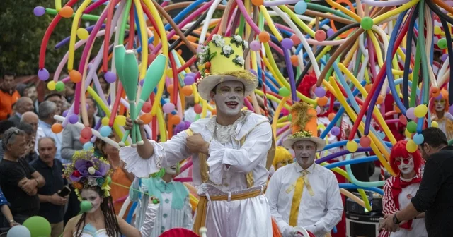 4. Ulusulararası Tarsus Festivali renkli görüntülerle başladı Mersin Büyükşehir Belediye Başkanı Vahap Seçer: Festivalimiz halkımızın kabul ettiği, her geçen yıl güzelleşen bir organizasyon Mersin Haberleri