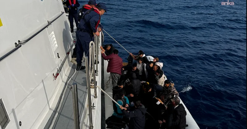 İzmir açıklarında 24 göçmen kurtarıldı Sözcü Gazetesi
