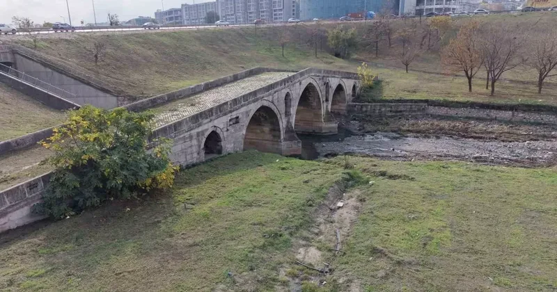 470 yıllık Haramidere Köprüsü çukura terk edildi!