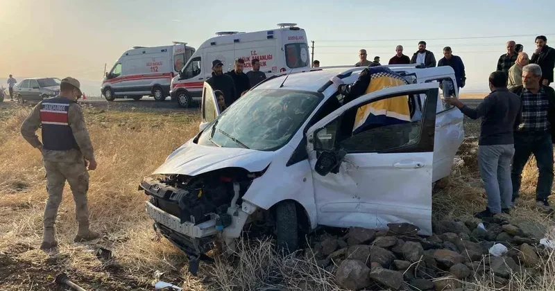 Elazığ’da hafif ticari araç tarlaya uçtu: 3 yaralı