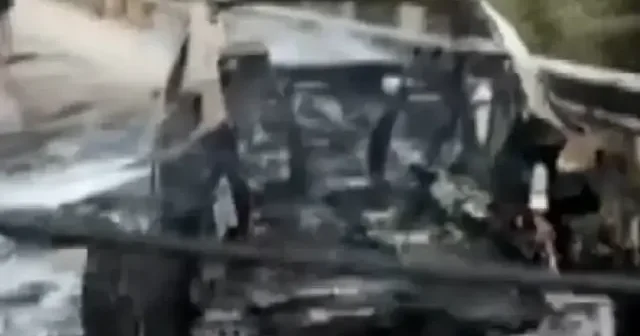 Lüks markanın elektrikli aracında kabus: İş adamı alev alan 18 milyonluk Porsche da mahsur kaldı VİDEO İZLE