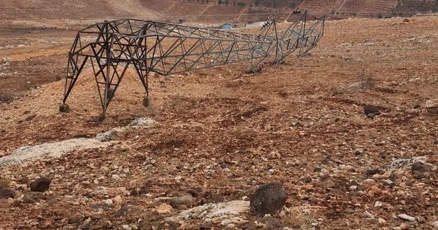 Gaziantep te elektrik direği hırsızlığı tekrarlandı: 2 ayda 3.4 milyon TL lik zarar Gaziantep te elektrik altyapısına sabotaj: 3 direk daha devrildi, şüpheliler aracı bırakıp kaçtı Gaziantep Haberleri