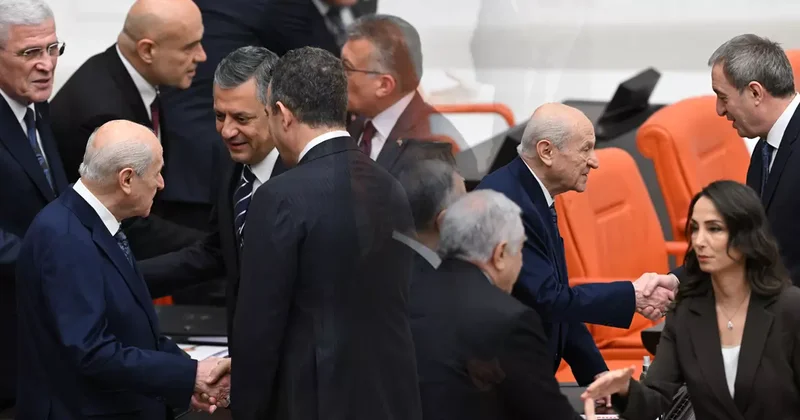 Meclis te tokalaşma trafiği! CHP lideri Özgür Özel ve DEM Partililer tek tek Devlet Bahçelinin yanına gitti