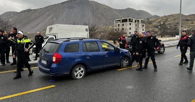 Polisten kaçan ehliyetsiz sürücü, otomobilinin lastiklerine ateş edilerek yakalandı Kayseri Haberleri