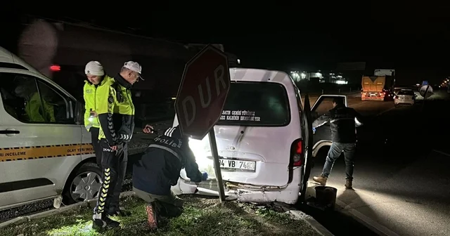 Polisten kaçarken kaza yapan minibüste 20 kaçak göçmen yakalandı Edirne Haberleri