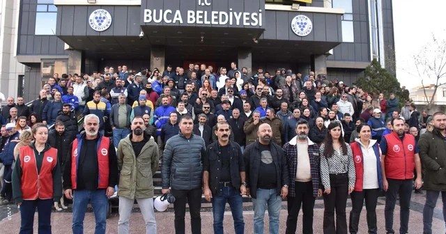 Buca Belediyesi ndeki yaklaşık 2 bin işçiden iş bırakma eylemi İzmir Haberleri