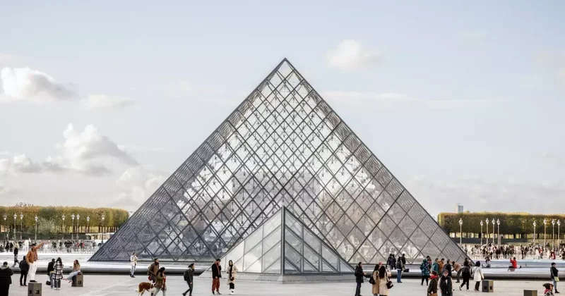 Louvre Müzesi nde Su Sızıntısı