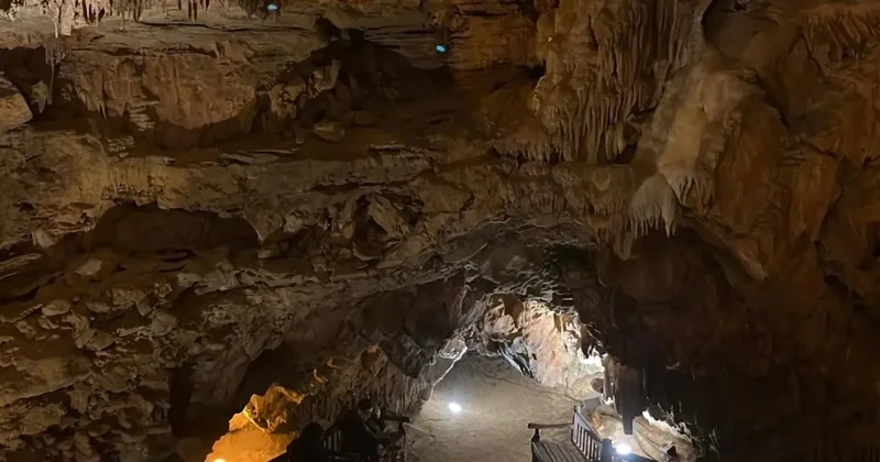 Bu mağarada 15 gün boyunca yarım saat kalan ölüm hariç her derdine şifa buluyor