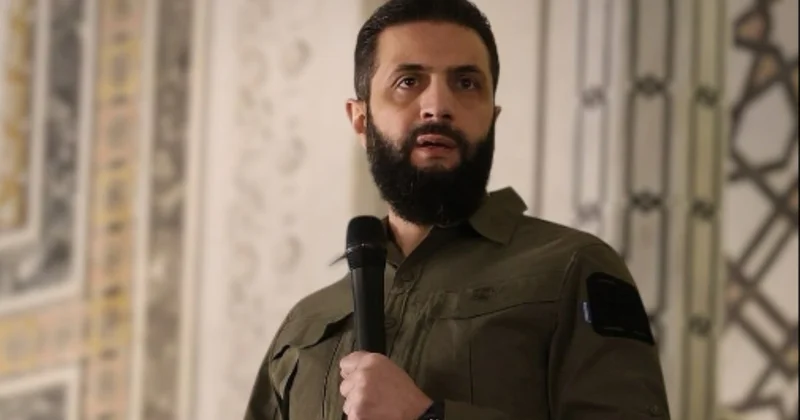 El Şara, 1 yıl sonra aynı kamuflajla namaz kıldırdı Sözcü Gazetesi