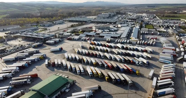Yunanistan daki grev nedeniyle, Kapıkule ve Hamzabeyli sınır kapılarında TIR yoğunluğu Edirne Haberleri
