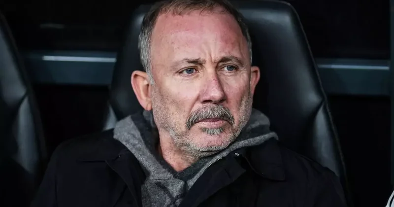 Beşiktaşlı taraftarlardan Sergen Yalçın ve yönetime tepki