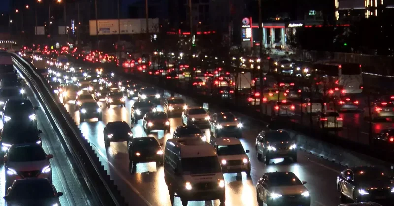 İstanbul’da trafik yoğunluğu oluştu