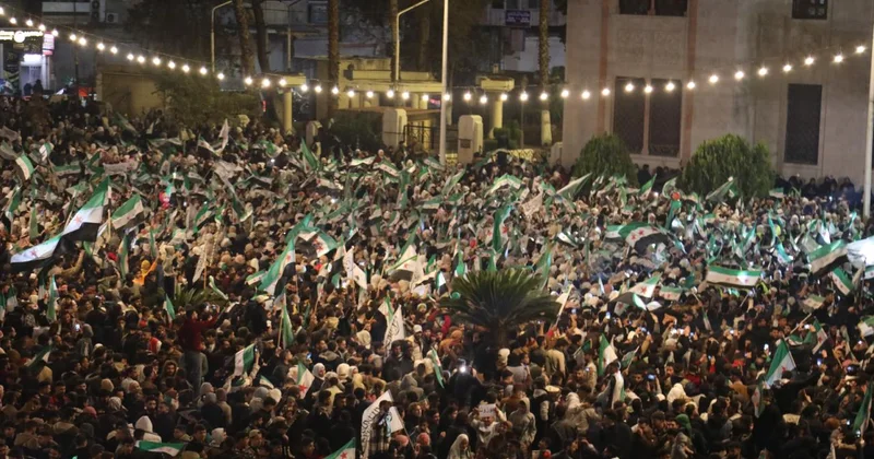 Suriye nin çeşitli illerinde milyonlarca kişi Hürriyet Günü nü coşkuyla kutladı