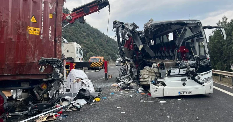 7 kişi yaşamını yitirmişti: Osmaniye deki kazada 2 sürücü tutuklandı