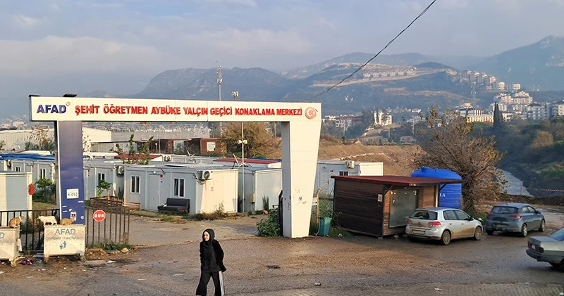 Hatay’da Öğretmen Aybüke Yalçın konteyner kenti tahliye edilmek isteniyor: Evlerimiz bitmeden nereye gideceğiz?