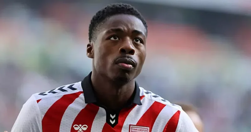 Yıldız futbolcu ailesiyle ölümden döndü! Aracı bir anda alev aldı Sözcü Gazetesi