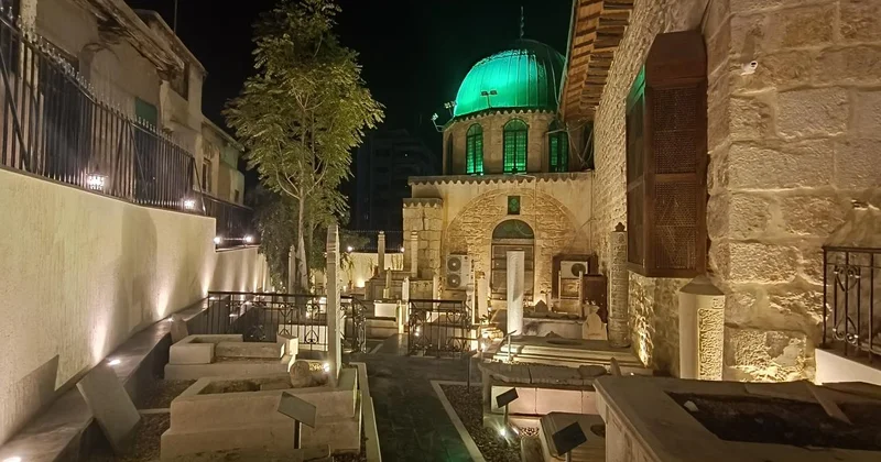 Şam daki Şeyh Muhyiddin Arabi Camii avlusunda bulunan Türk mezarlığı restore edildi