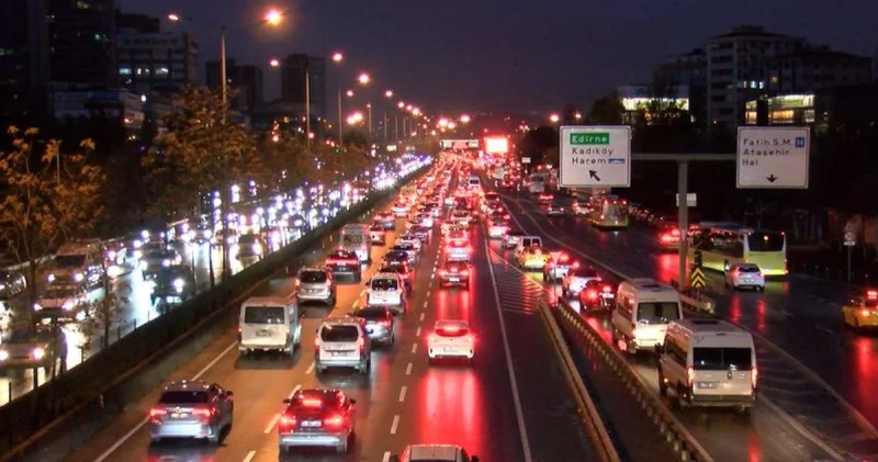 Son dakika: İstanbul da trafik yoğunluğu! Anadolu Yakası nda kilit