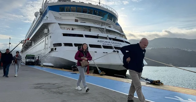 Astoria Grande kruvaziyeri, yılın son seferinde Rusya dan 611 yolcusuyla Amasra ya geldi Bartın Haberleri