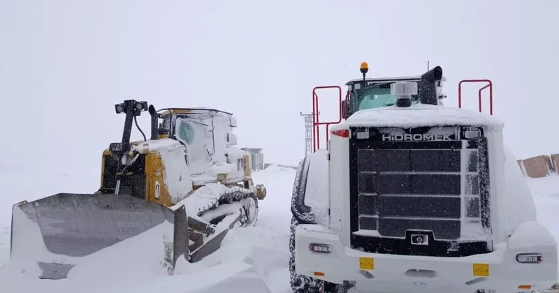 Şırnak’ta kar yolları kapattı, beyaz esaret başladı