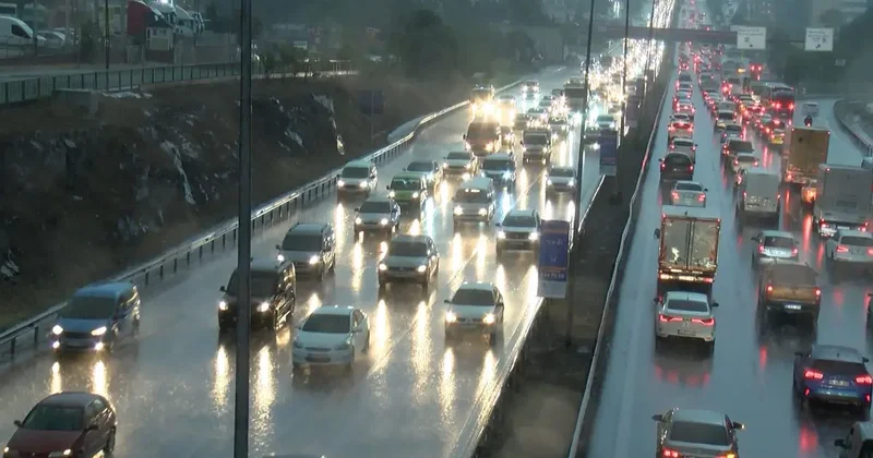Haftanın ilk iş gününde trafik kilit! İstanbullular dikkat!