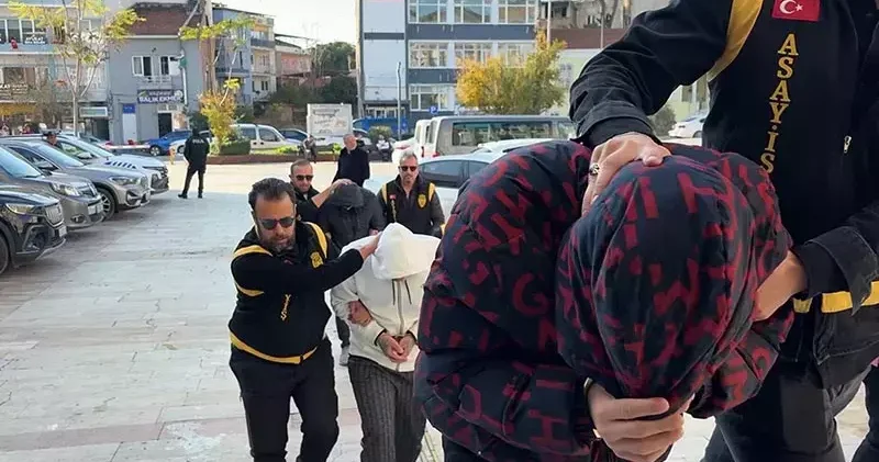 Eğlence mekanında tabancalı ve bıçaklı kavga: 1 i ağır, 2 yaralı