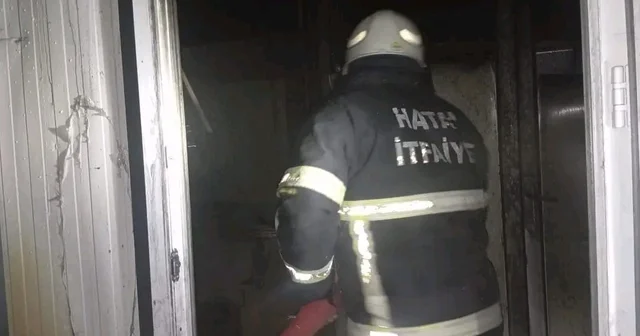 Samandağ da yanan konteyner kullanılamaz hale geldi Hatay Haberleri